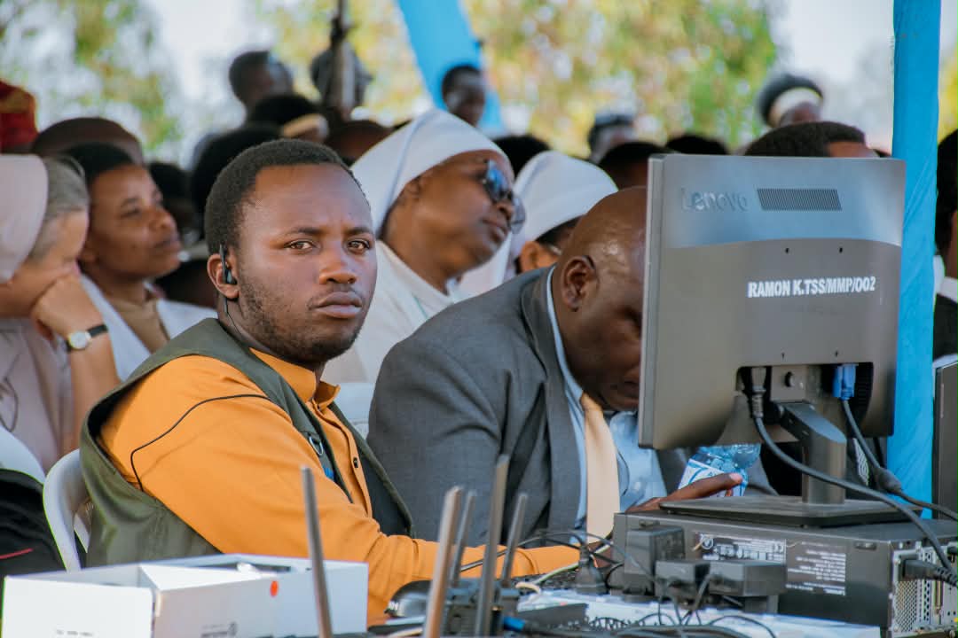 Young Nigerians at a community technology event